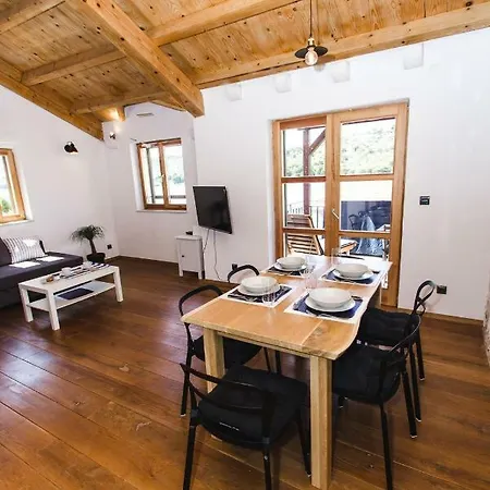 Komoda Apartman *